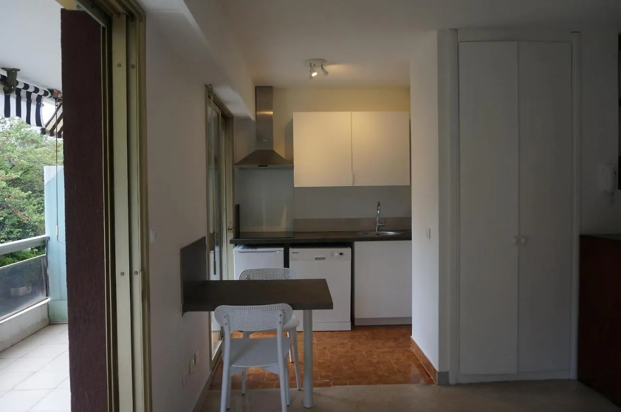 Juan-Les-Pins Residentiel, Grand Studio Proche Plages Et Commerces 앙티브 아파트