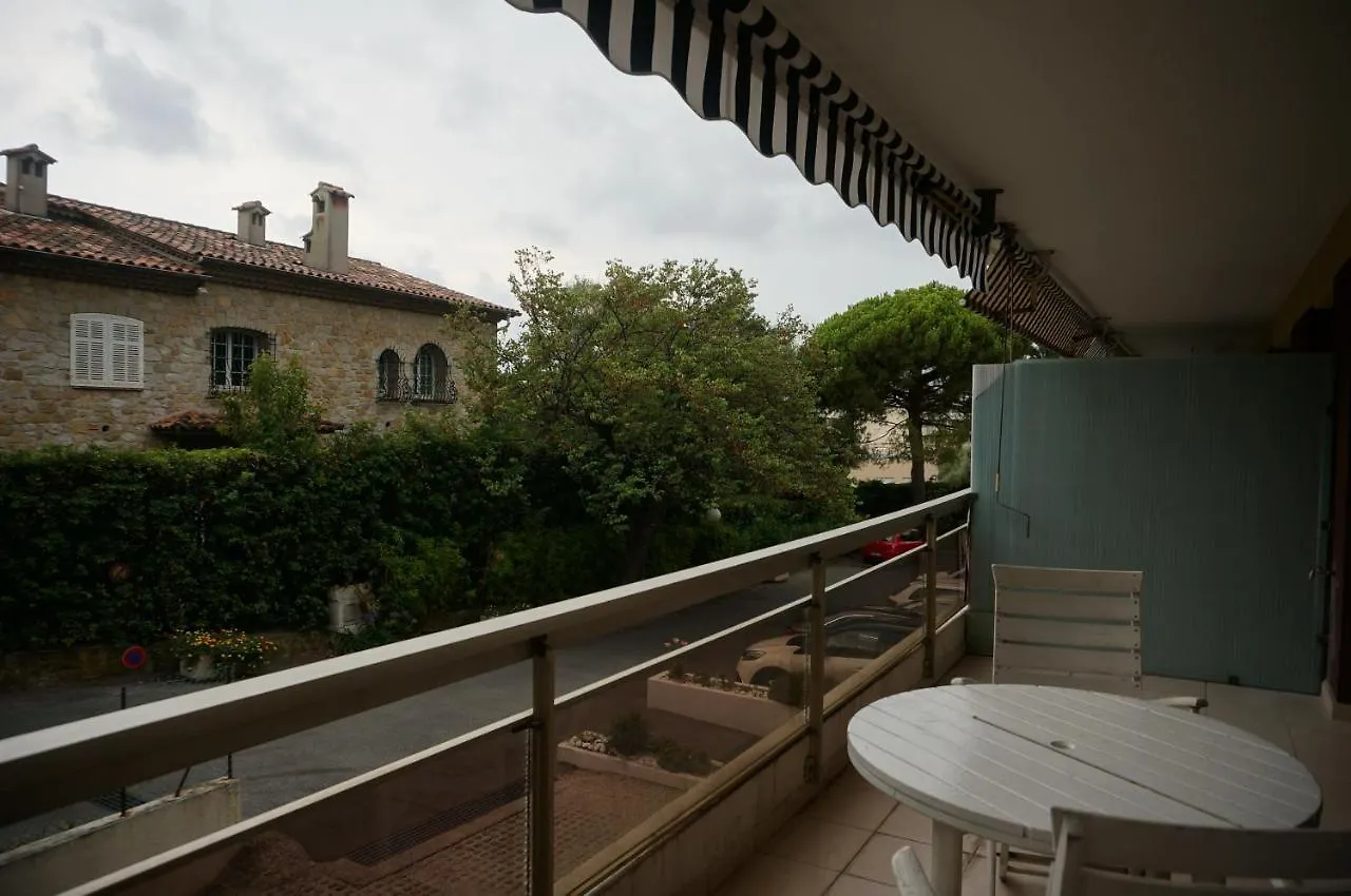 Juan-Les-Pins Residentiel, Grand Studio Proche Plages Et Commerces 앙티브 0*,  프랑스